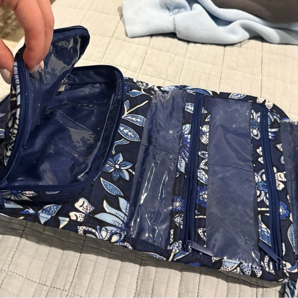 Vera Bradley Floral Quilted Bag in Blue/ bathroom organizer